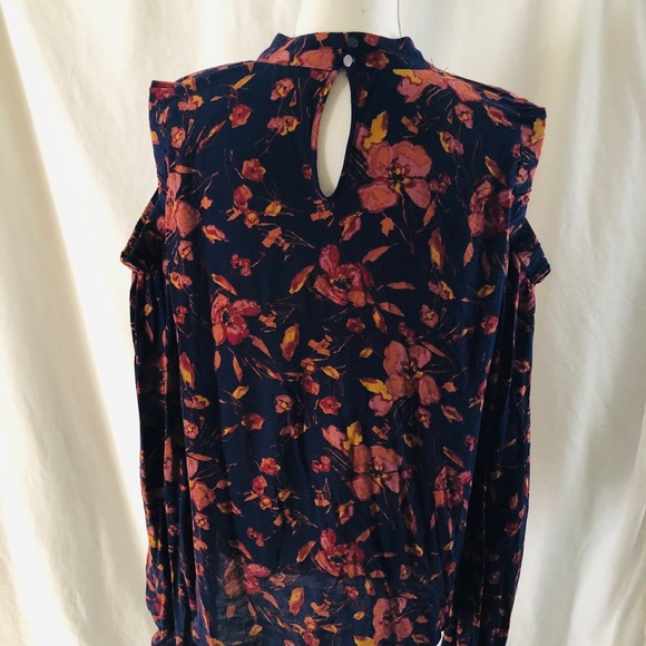 Large navy top floral off shoulder Nordstrom - Picture 6 of 8